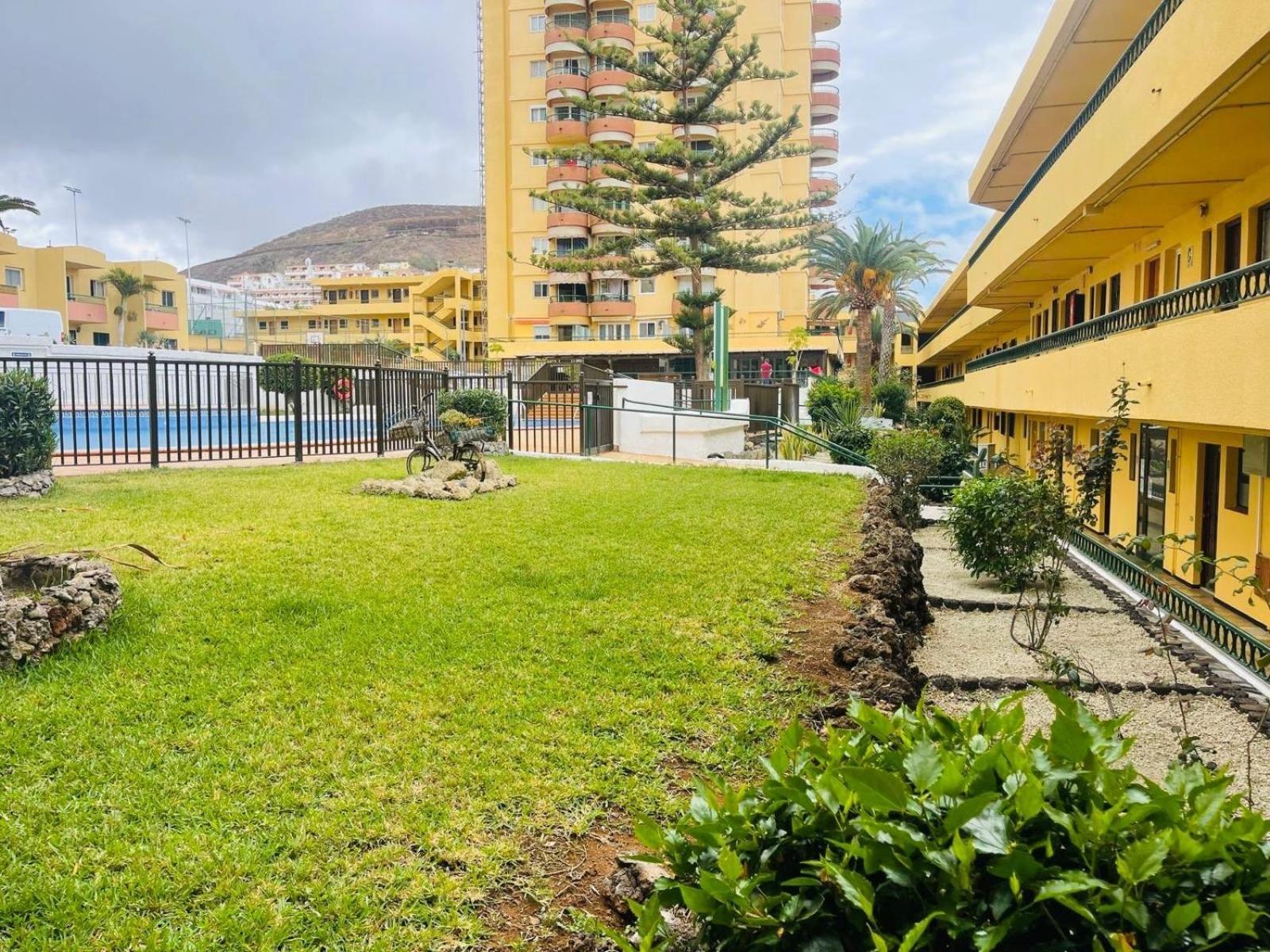 Cozy 2-Bed & Sofa-Bed Studio In Los Cristianos מראה חיצוני תמונה